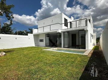 Casa · 281m² · 4 Recámaras · 2 Estacionamientos · Camelia 121: Casa en Venta en Sitpach