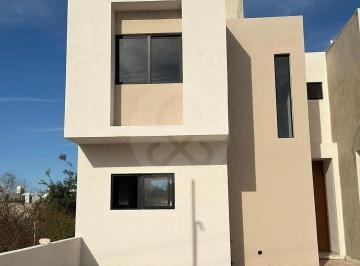 Casa · 199m² · 4 Recámaras · 2 Estacionamientos · Casa en Venta en Pueblo Conkal