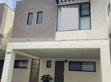 Casa · 175m² · 3 Recámaras · 2 Estacionamientos · Casa en Renta en Cumbres Provenza