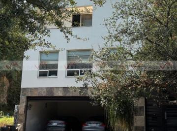 Casa · 312m² · 4 Recámaras · 2 Estacionamientos · Casa en Venta en Residencial Dinastía
