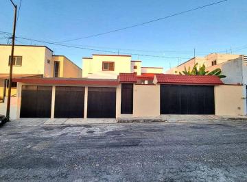 Casa de 5 habitaciones, Campeche · ¡La Ubicación Perfecta! Casa Familiar en Las Quintas a Pasos de La Escuela Fray Angélico