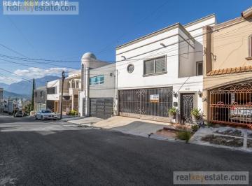 Casa · 342m² · 3 Recámaras · 2 Estacionamientos · Casa en Venta en Pedregal La Silla, Monterrey, Nuevo León.