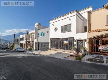 Casa · 342m² · 3 Recámaras · 2 Estacionamientos · Casa en Venta en Pedregal La Silla, Monterrey, Nuevo León.