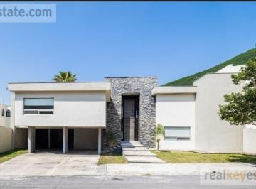 Casa · 569m² · 4 Recámaras · 4 Estacionamientos · Casa en Venta en Contry Silla, Guadalupe, N. L.