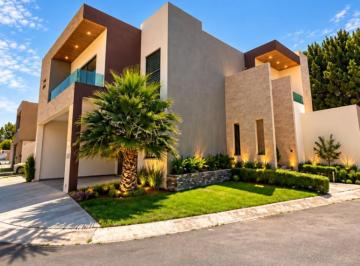 1 · Casa en Venta en Torrecillas, Saltillo | 4 Recámaras, Jardín y Equipada