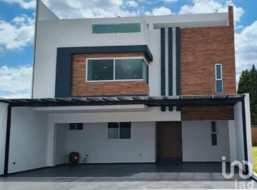 Casa · 429m² · 4 Recámaras · 3 Estacionamientos · Casa en Renta en San Pedro Cholula Puebla (Cerca Plaza San Diego)