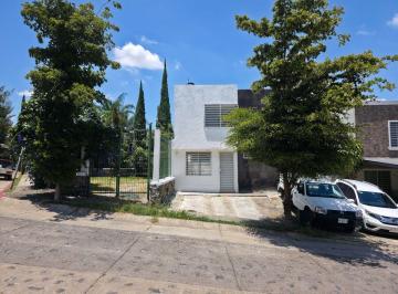 Casa de 3 habitaciones, San Pedro Tlaquepaque · Casa con Amplio Jardín en Renta en Terralta