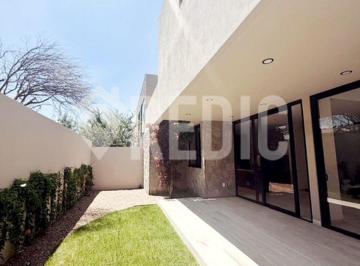 Casa de 4 habitaciones, Querétaro · Casa en Renta en Altozano