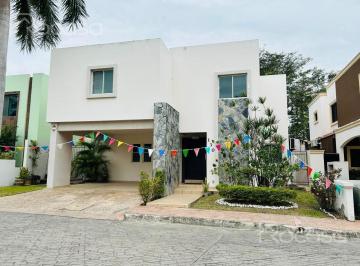 Casa · 251m² · 3 Recámaras · Casa en Venta