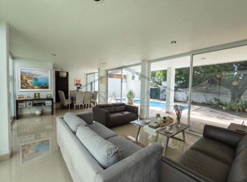Casa de 4 habitaciones, Cuernavaca · Casa con Recámara en Planta Baja y Alberca en Prados de Cuernavaca