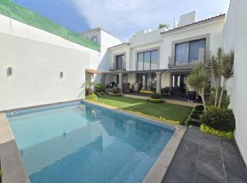 Casa de 4 habitaciones, Cuernavaca · Venta de Residencia en Subida a Chalma