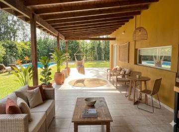 Casa de 5 habitaciones, Cuernavaca · Amplia Casa con Alberca en Cuernavaca
