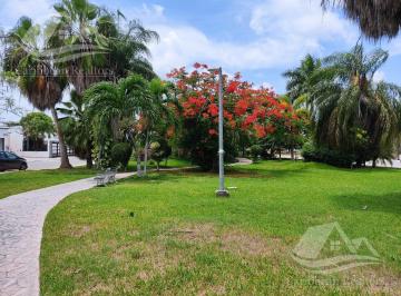 Casa · 100m² · 3 Recámaras · 2 Estacionamientos · Casa Renta Gran Santa Fe 2 Cancun