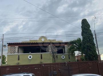 Casa · 301m² · 6 Recámaras · 2 Estacionamientos · Casa en Venta en Diaz Ordaz