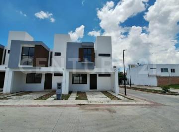 Casa · 126m² · 3 Recámaras · 2 Estacionamientos · Casa en Venta en Bosques de San Juan, Sjr, Querétaro