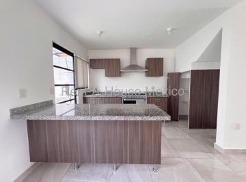Casa de 3 habitaciones, El Marqués · Casa en Venta con Alberca y Excelente Ubicación en Zákia Rah202