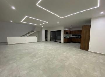 Casa · 320m² · 3 Recámaras · 2 Estacionamientos · Cumbres de Santiago