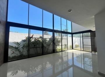 Casa · 293m² · 4 Recámaras · 3 Estacionamientos · Casa en Venta en Montes de Ame
