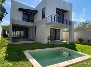 Casa · 370m² · 3 Recámaras · 4 Estacionamientos · Casa en Renta en Komchén