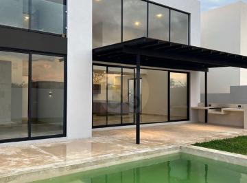 Casa · 294m² · 3 Recámaras · 2 Estacionamientos · Casa en Venta en Tixcuytún