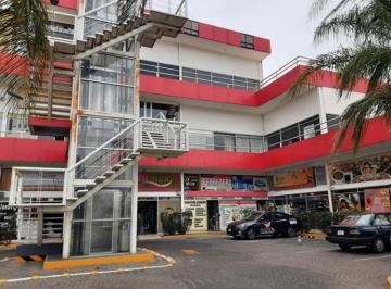 Local comercial , Querétaro · Venta de Local Comercial de 2 Niveles con Elevador Propio en Cumbres del Lago