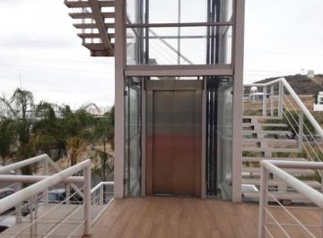 Local comercial , Querétaro · Venta de Local Comercial de 2 Niveles con Elevador Propio en Cumbres del Lago