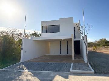 1 · Casa en Venta en Temozon Norte Merida