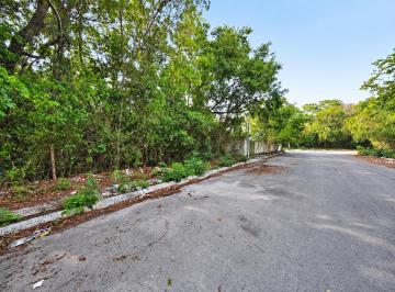 Terreno en Arrecifes · Terreno en Venta de 1,150 m² a Pasos del Deportivo, Col Arrecifes en Playa del Carmen