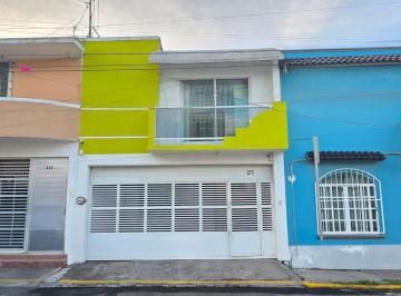 Casa · 135m² · 2 Recámaras · 2 Estacionamientos · Casa en Revolución