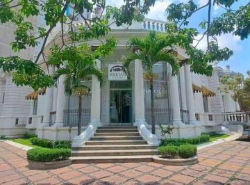Casa de 10 habitaciones, Guadalajara · Casa en Venta con Uso Comercial