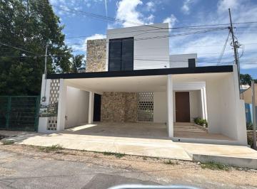 Casa de 3 habitaciones, Mérida · Venta de Casa en Cholul | 3 Recámaras y 1 Estudio