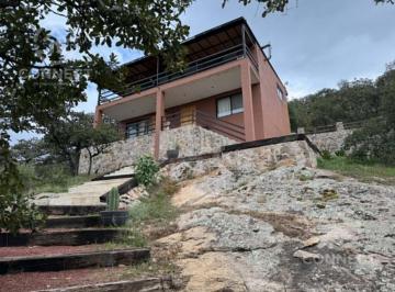Casa · 10000m² · 3 Recámaras · 4 Estacionamientos · En Venta Casa de Campo en Sierra de Lobos El Vergel 1 con Vista Espectacular
