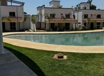 Casa · 220m² · 4 Recámaras · 2 Estacionamientos · Casa en Venta, en Zona Norte de Cuernavaca, Dentro de Fraccionamiento con Vigilancia
