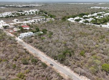 Terreno / Lote · 700m² · 2 Estacionamientos · Terreno Residencial en Venta en Cholul