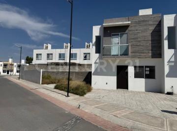Casa en condominio · 102m² · 3 Recámaras · 2 Estacionamientos · Casa en Venta en Pedregal del Río, Sjr, Querétaro.