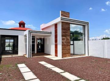 Casa · 150m² · 3 Recámaras · 3 Estacionamientos · Casa con Jardin en Venta en Banthí, San Juan del Río, Querétaro.