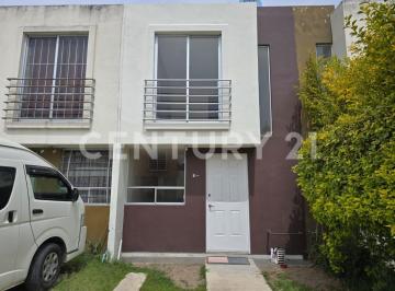 Casa · 70m² · 2 Recámaras · 2 Estacionamientos · Renta Casa, Fraccionamiento Interlagos, Zona Coronango!