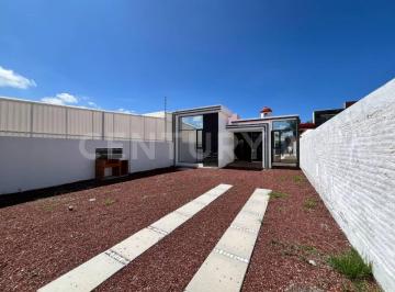 Casa · 150m² · 3 Recámaras · 3 Estacionamientos · Casa de Una Planta en Tequisquiapan con Amplio Patio y Estacionamiento