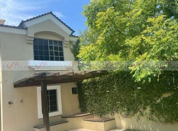 Casa · 329m² · 3 Recámaras · 2 Estacionamientos · Casa en Renta en Palo Blanco