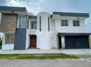 Casa · 204m² · 4 Recámaras · 4 Estacionamientos · Casa en Venta en San Antonio Cacalotepec, San Andrés Cholula.