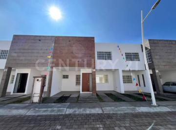Casa en condominio · 137m² · 2 Recámaras · 2 Estacionamientos · Casa en Venta en Condominio del Centro, Sjr, Querétaro.