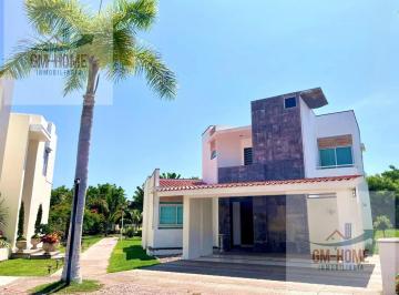 Casa · 240m² · 3 Recámaras · 2 Estacionamientos · Casa en Fraccionamiento Club Real, Mazatlán, Sinaloa.