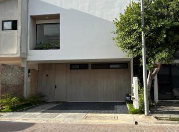 Casa · 100m² · 3 Recámaras · 2 Estacionamientos · Casa en Renta en Arbolada