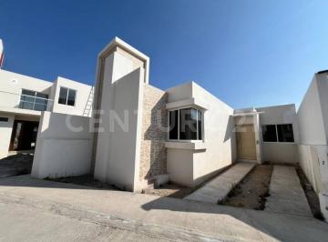 Casa · 102m² · 2 Recámaras · 1 Estacionamiento · Casa en Venta en San Juan del Río, Querétaro.