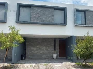 Casa · 140m² · 3 Recámaras · 2 Estacionamientos · Casa en Laurel Dulce No. 3851