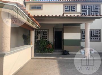 Casa · 343m² · 5 Recámaras · 3 Estacionamientos · Casa en Paseos del Bosque