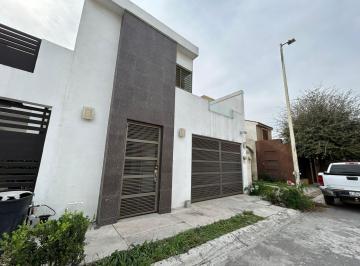 Casa · 127m² · 3 Recámaras · 1 Estacionamiento · Casa en Las Lomas Sector Bosques en Renta