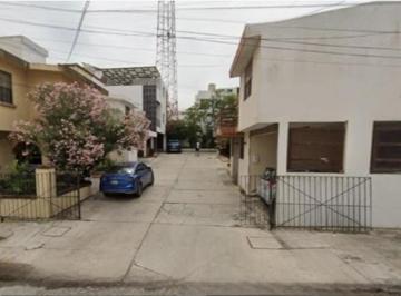 Casa · 286m² · 4 Recámaras · 1 Estacionamiento · Casa en Venta en Privada Lomas de Chairel