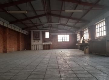 Bodega comercial · 610m² · 8 Estacionamientos · Local en Renta Iztacalco