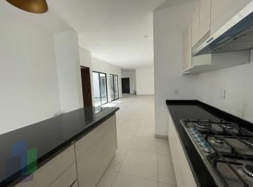 10dccece3b1a9b0b721722c14a57f128e6051d6848d39daf9c309305ff619251 · Casa en Venta en Privada Amplios Espacios 3 Recámaras Zona Santa Elena
